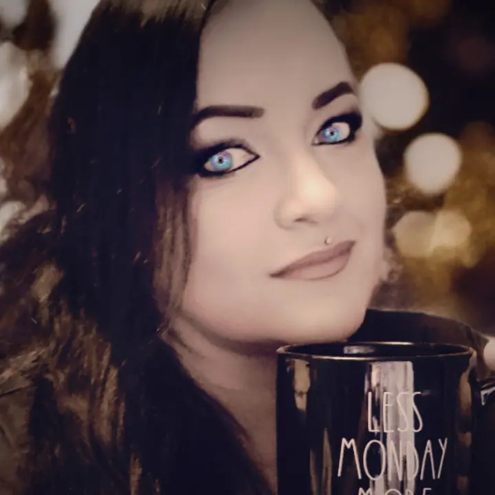 Fanbase profile picture for @juliab